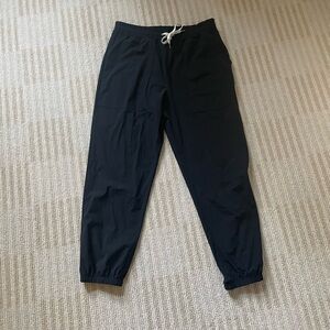 Vuori Women’s Black Jogger Pants